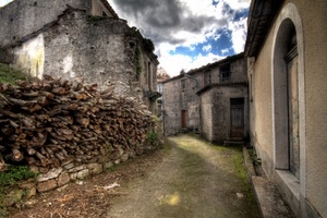 legna, vicolo, nuvole, porte, cielo, strada, catasta, scorcio