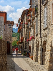 fiori, vicolo, borgo, lampione, ciclisti, bicicletta, biciclette