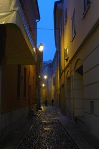 vicolo, lampioni, persone, tenda, sera, lampione, pioggia, finestre, notturno, notte, luci