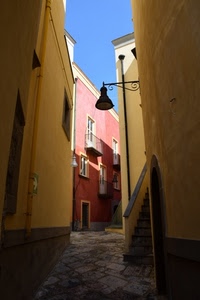 lampione, vicolo, scala, finestre, case, giallo, scale, ombra, balconi, balcone