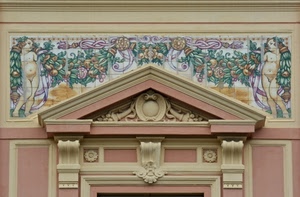 rosa, liberty, triangolo, putti, maioliche, decorazioni, mosaico, piastrelle, capitelli, cornice