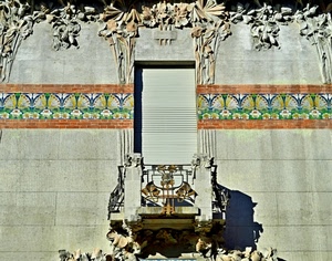 balcone, liberty, decorazioni, tapparella, ringhiera, finestra, serranda, bassorilievi, muro