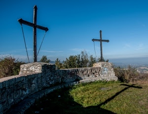 croci, due, muro, ombra, cielo, erba, panorama, muretto