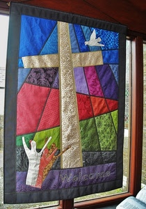 croce, finestra, colomba, colori, multicolore, chiesa, scritta, tenda, drappo, stoffa