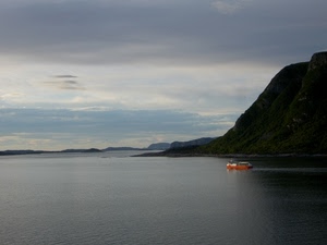 nuvole, mare, barca, cielo, acqua, rosso, montagna, costa, promontorio, montagne, rocce, lago, panorama, paesaggio