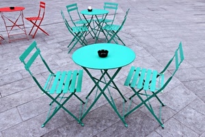 sedie, verde, rosso, tavolini, tavoli, posacenere, portacenere, tre