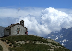 nuvole, chiesa, montagna, persone, cielo, montagne, neve, campana, campanile
