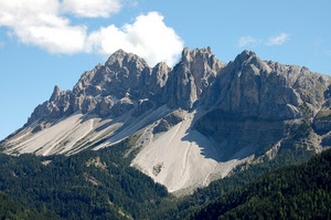 nuvole, alberi, montagna, cielo, verde, montagne, cime, azzurro, bosco, bianco, rocce, ghiaione, roccia, vette, ombra