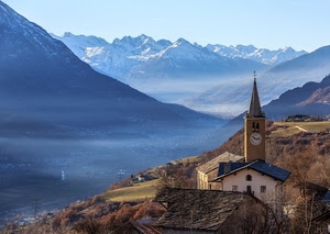 montagne, panorama, chiesa, campanile, orologio, tetti, nebbia, neve, montagna, paesaggio, valle, borgo, vallata, lago, cielo, monti, foschia