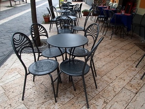 sedie, strada, tavolini, tavoli, bar, pioggia, nero, ferro