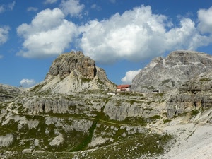nuvole, rifugio, montagne, cielo, rocce, montagna, baita, sentiero, vette, strada, casa, cime, verde, azzurro, roccia