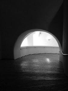 arco, bianconero, scala, scalinata, luce, controluce, corrimano, bianco, scalini, gradini, nero