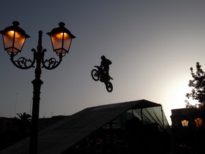 lampione, salto, controluce, moto, motociclista, sera, luci, lampioni, cielo, due, motocicletta