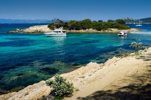 mare, barche, acqua, alberi, verde, piante, isola, blu, scogli, isolotto, riva, azzurro, cespugli, spiaggia, trasparenza, imbarcazioni, costa
