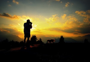 tramonto, fotografo, nuvole, cane, cielo, controluce, alberi, montagne, sole, uomo, silhouette, panorama, giallo, animale, persona