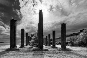 nuvole, colonne, cielo, bianconero, ruderi, pilastri, controluce, erba, rovine