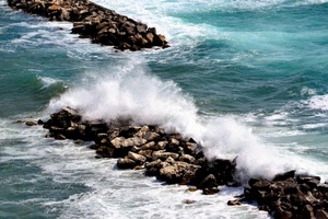 mare, onde, scogli, acqua, schiuma, spruzzi, frangiflutti, bianco, mosso, pietre, sassi, azzurro, verde, rocce