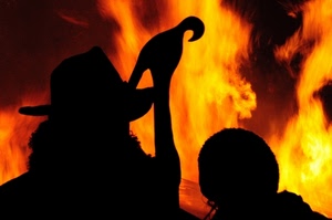 fuoco, cappello, fiamme, silhouette, nero, ombre, persone, teste, arancione, rosso, notturno