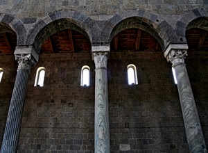 colonne, finestre, archi, capitelli, pietra, chiesa, tre, mattoni