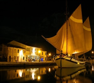 luci, case, vele, barca, riflessi, acqua, riflesso, canale, notte, vela, fiume, lampioni, notturno, porto, porte, barche, finestre, sera