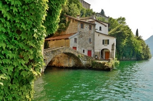 ponte, lago, acqua, casa, edera, verde, borgo, foglie, finestre, case