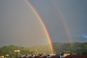 arcobaleno, alberi, cielo, tetti, case, colori, colline, due, verde, abbaini, arcobaleni, finestre, archi, paesaggio, montagne