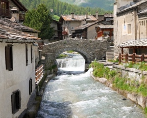 ponte, fiume, case, acqua, arco, finestre, alberi, cascata