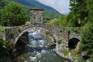 ponte, acqua, verde, alberi, fiume, pietra, pietre, torrente, arcata, arco, ruscello