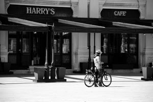 bicicletta, bianconero, vetrine, strada, ciclista, insegna, bar, negozi, insegne, caffè