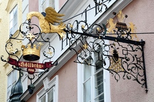 insegna, oro, corona, ferro, ali, leoni, uccello, finestre, scritta, battuto, nero, finestra, dorato, rampanti, hotel