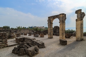 ruderi, arco, cielo, colonne, rovine, pietre, nuvole, alberi