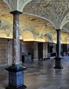 colonne, pavimento, archi, marmo, soffitto, interno, volta, cassapanche, luci, galleria, stucchi, armadi, volte