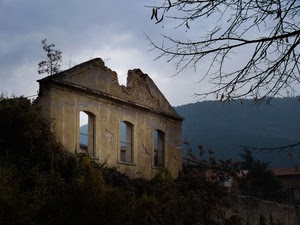 rudere, finestre, rami, tre, cielo, alberi, montagna, casa, nuvole, facciata