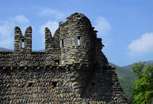 castello, merli, pietre, cielo, torre, rudere, finestre, torretta, sassi, nuvole, albero
