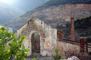 ciminiera, rudere, montagna, verde, porta, foglie, ruderi, arco, fabbrica, piante, fontana