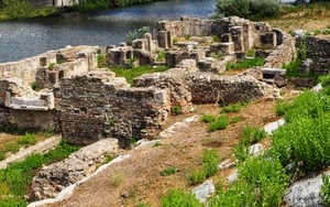 acqua, ruderi, fiume, rovine, erba, verde, antico, resti, muri, pietre, archeologia, piante