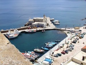 porto, barche, mare, acqua, chiesa, automobili, molo, porticciolo, auto, azzurro, lampioni, darsena, finestre