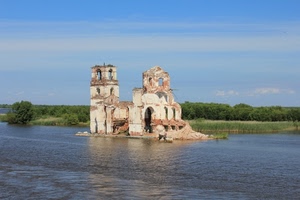 acqua, alberi, ruderi, campanile, chiesa, fiume, cielo, rovine, verde, vegetazione, azzurro, nuvole, lago, laguna, isola, abbandono, rudere, blu, mare, isolotto