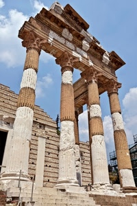 colonne, cielo, ruderi, nuvole, capitelli, bianco, marrone, foro, rudere, tempio, rovine