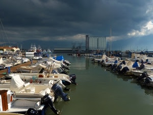 porto, barche, nuvole, mare, silos, motoscafi, motori, acqua