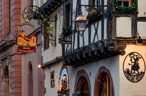 lampione, insegne, balcone, casa, archi, insegna, finestre, fiori, ferro