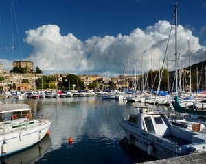 barche, nuvole, porto, acqua, mare, alberi, cielo, case, riflessi, bianco, panorama, azzurro