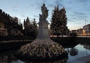 statua, acqua, monumento, luci, alberi, luminarie, natale, fontana, riflesso, cielo