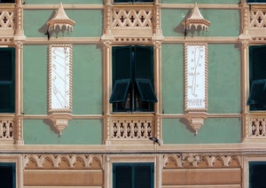 finestre, meridiane, verde, persiane, palazzo, balcone, numeri, disegni, muro, bianco