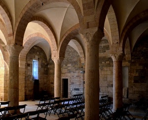 colonne, archi, sedie, chiesa, finestra, interno