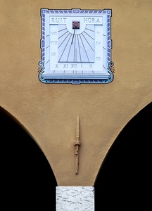 meridiana, archi, numeri, pilastro, gnomone, orologio, marrone, asta, scritta, muro