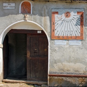 meridiana, numeri, porta, portone, orologio, muro, legno, arco, civico, marrone, sole, ore, asta, ombra