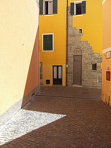 finestre, giallo, porte, ombra, persiane, ombre, scorcio, case, vicolo, targa, pietre, imposte, rosso