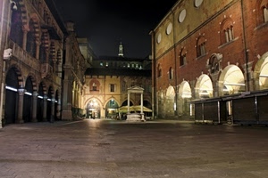piazza, pozzo, notte, archi, portici, luci, notturno, colonne, milano