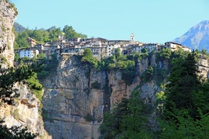 paese, alberi, montagna, roccia, panorama, case, dirupo, rocce, cielo, campanile, piante